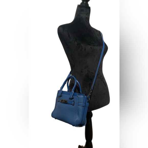 Coach swagger 21 Azure blue crossbody/shoulder leather bag - Picture 6 of 17